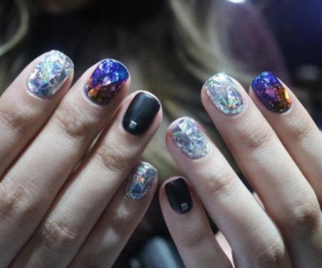 跟着韩妞做钻石系指彩 钻石美甲闪耀你精致的双手