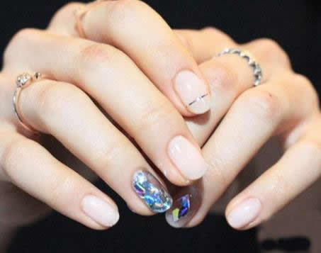 跟着韩妞做钻石系指彩 钻石美甲闪耀你精致的双手
