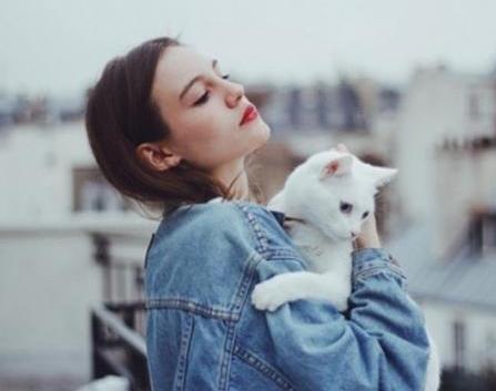 哪些生肖女最常在爱情中一见钟情