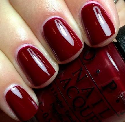 2017年红色美甲图片：显手白的红色美甲鸡年开门红