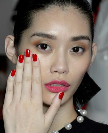 2017新年红色美甲图片：32款红色美甲美艳你的2017