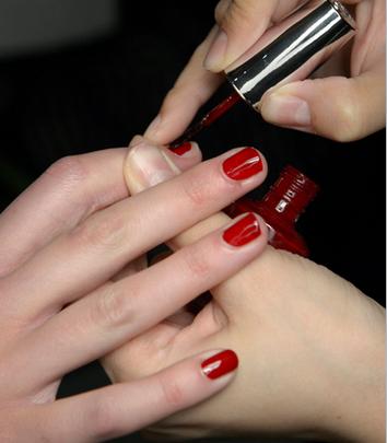 2017新年红色美甲图片：32款红色美甲美艳你的2017