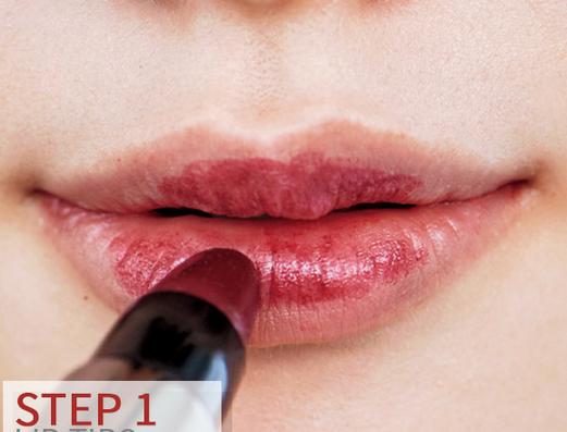 厌倦了大地色？时下最HIT的锈红色妆容正流行