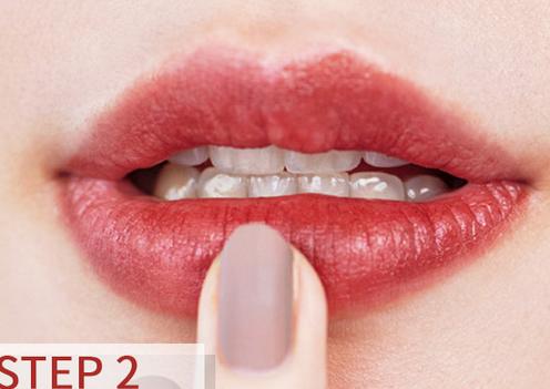 厌倦了大地色？时下最HIT的锈红色妆容正流行