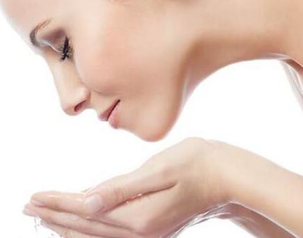 皮肤外油内干怎么办