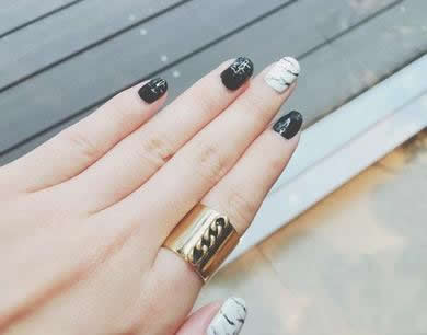 大理石纹美甲教程