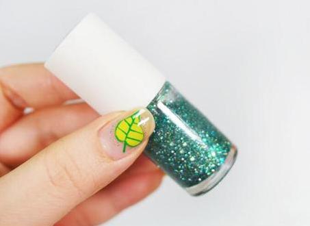 2017美甲流行色 树叶美甲图片教程元气满满好清新