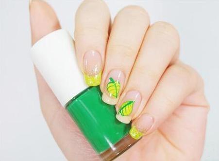 2017美甲流行色 树叶美甲图片教程元气满满好清新