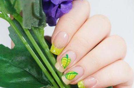 2017美甲流行色 树叶美甲图片教程元气满满好清新