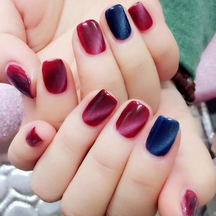 美甲跳色怎么搭配