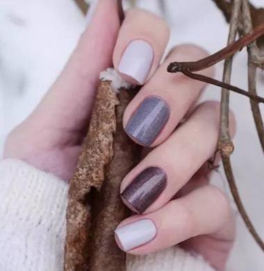 美甲跳色怎么搭配