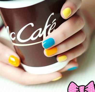 美甲跳色怎么搭配