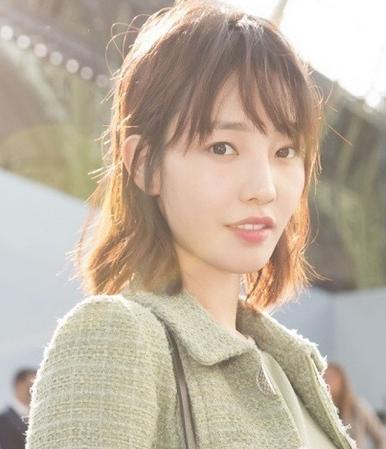 什么发色最显肤白