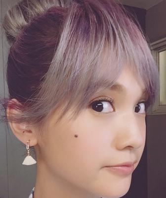 什么发色最显肤白