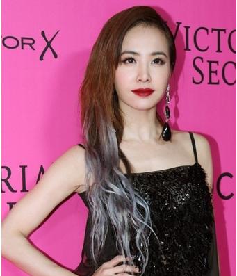 什么发色最显肤白