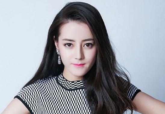 迪丽热巴妆容大揭秘 迪丽热巴的眉毛越看越有爱