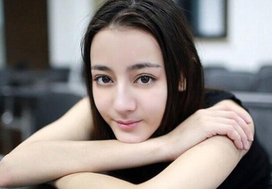 迪丽热巴妆容大揭秘 迪丽热巴的眉毛越看越有爱