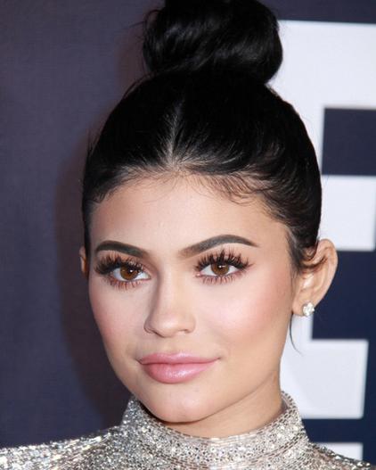 浪漫情人节粉唇减龄又招桃花  画个粉唇与他一吻定情