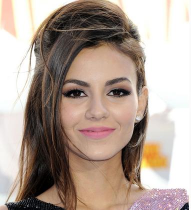 浪漫情人节粉唇减龄又招桃花  画个粉唇与他一吻定情