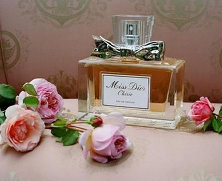 香水的使用方法及使用禁忌< 香水的使用方法及使用禁忌<