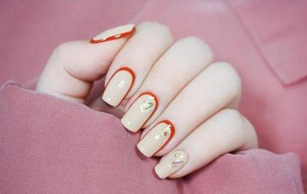 亮片美甲教程 超洋气的美甲贴片怎么用