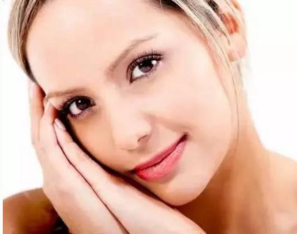 卸妆油还是卸妆水好 卸妆用卸妆油还是卸妆水