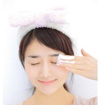 卸妆油还是卸妆水好 卸妆用卸妆油还是卸妆水