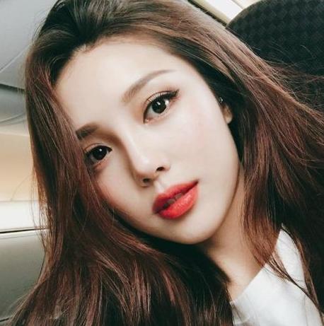2017年流行口红颜色 明星奶茶色妆美腻更撩人