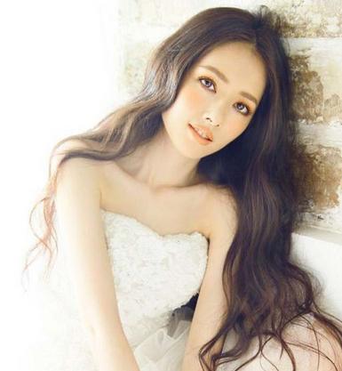 冯绍峰郭碧婷恋情是炒作？长发女神郭碧婷发型盘点