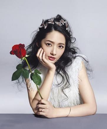 冯绍峰郭碧婷恋情是炒作？长发女神郭碧婷发型盘点