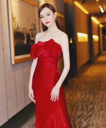 美甲2017新款图片红色：情人节就靠这抹“幸福红”招桃花！