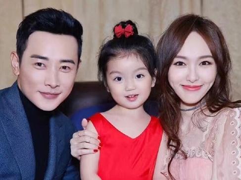 美甲2017新款图片红色：情人节就靠这抹“幸福红”招桃花！