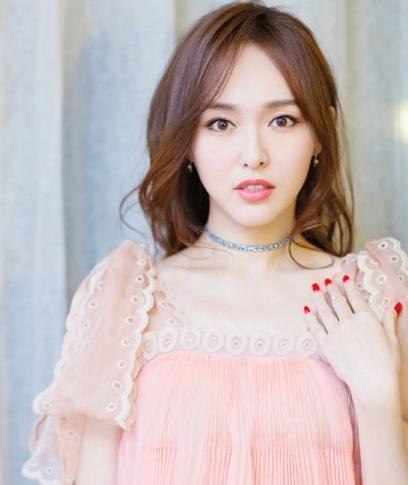 美甲2017新款图片红色：情人节就靠这抹“幸福红”招桃花！