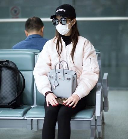 美甲2017新款图片红色：情人节就靠这抹“幸福红”招桃花！