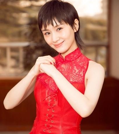 美甲2017新款图片红色：情人节就靠这抹“幸福红”招桃花！