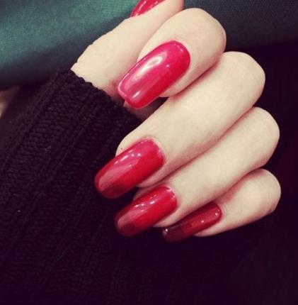 美甲2017新款图片红色：情人节就靠这抹“幸福红”招桃花！