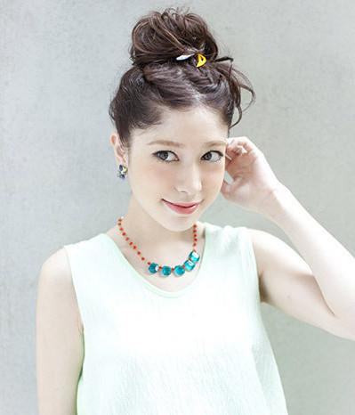 蓬松丸子头的各种扎法 蓬松丸子头的各种扎法