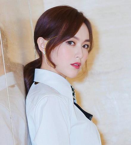 女生什么样的刘海好看 杨幂告诉你C型刘海百搭更减龄