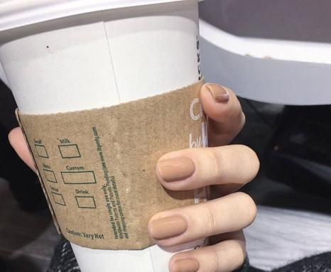 浅色系美甲2017图片