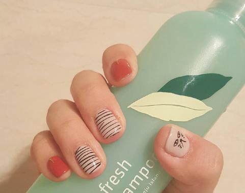 浅色系美甲2017图片