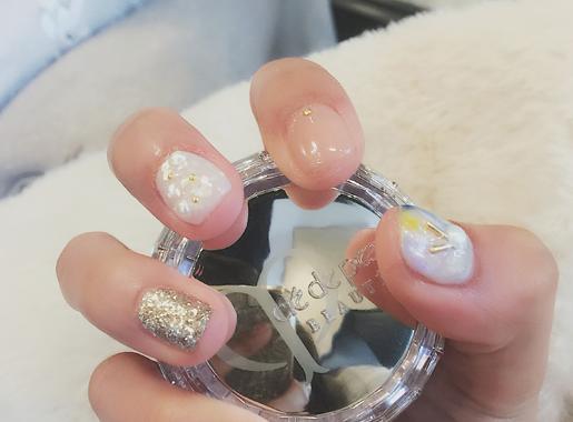 浅色系美甲2017图片