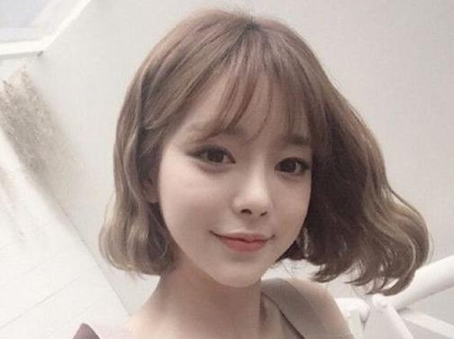 2017流行发型女短卷发