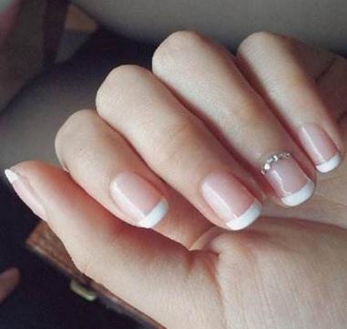 女性指甲怎么修好看