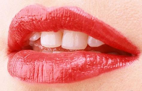 唇色暗沉是什么原因