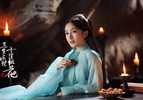 杨幂发际线被吐槽 女神发际线应该这样分