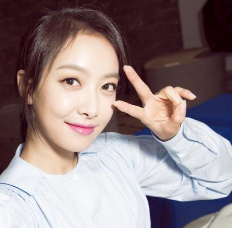 blingbling的水晶唇真心美 学明星化好唇妆为颜值加分