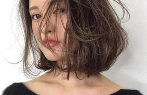 2017流行发型女中长发 2017流行发型女中长发