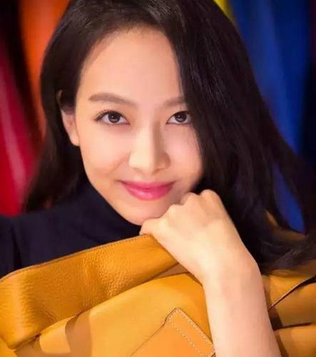 发际线高适合什么发型