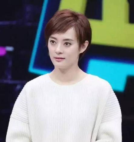 发际线高适合什么发型