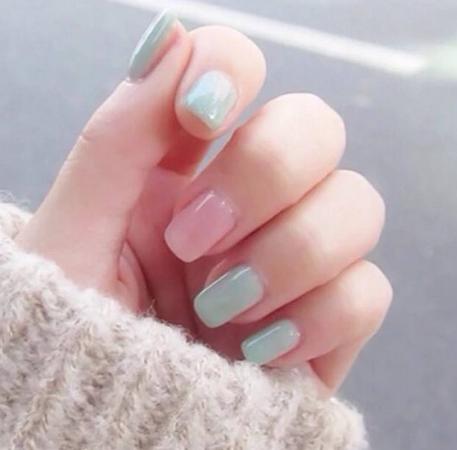 皮肤黑适合什么颜色的指甲油